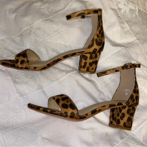 J. Adams Daisy Heels for Women - Ankle Strap Low Block Heel Cute Dressy โฆ - Picture 4 of 9